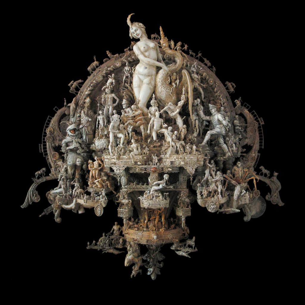 Скульптуры на черном фоне