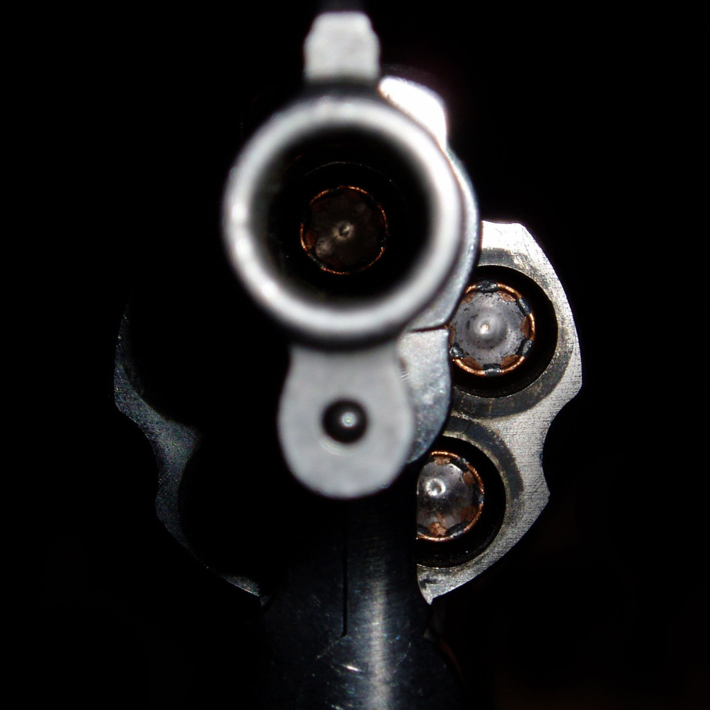 Дуло револьвера вид спереди