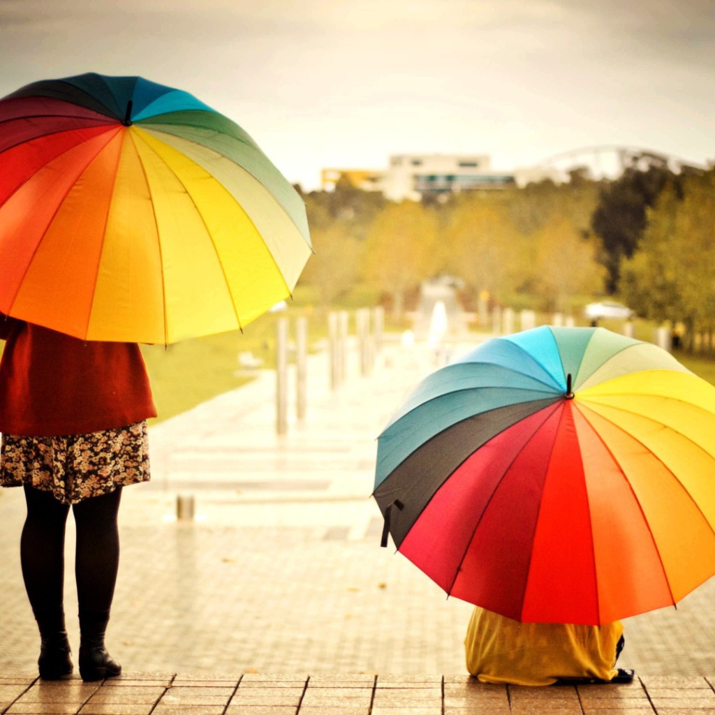 Двое с зонтами