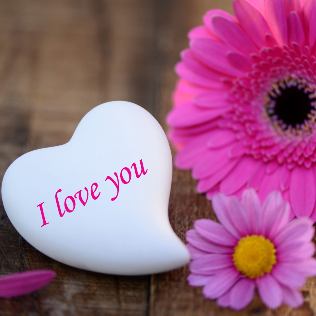 Белое сердце и малиновый цветок