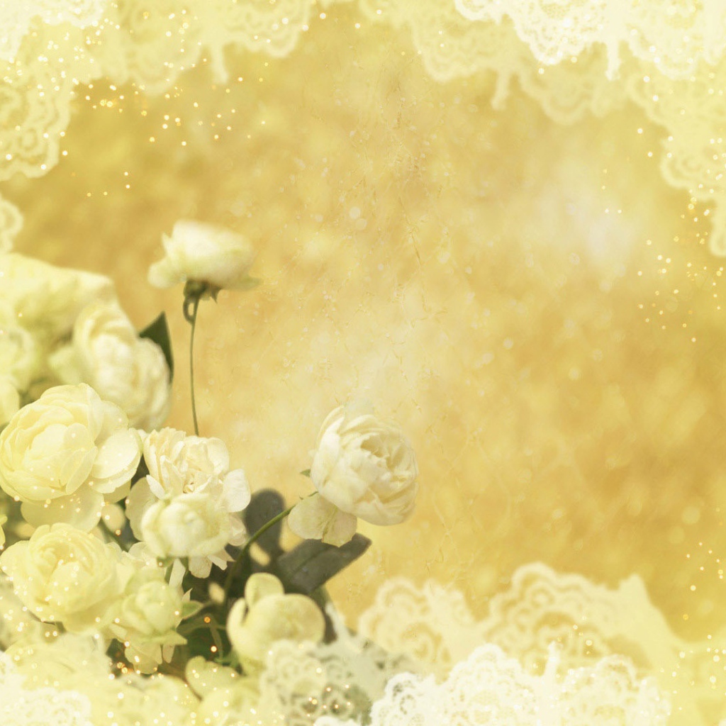 Жёлтые розы на жёлтом фоне