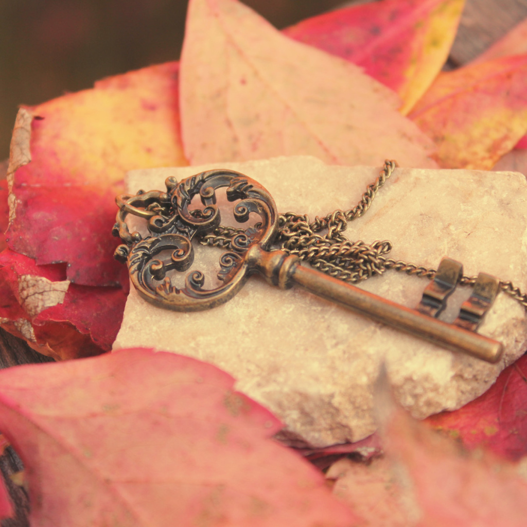 Ключ с цепочкой