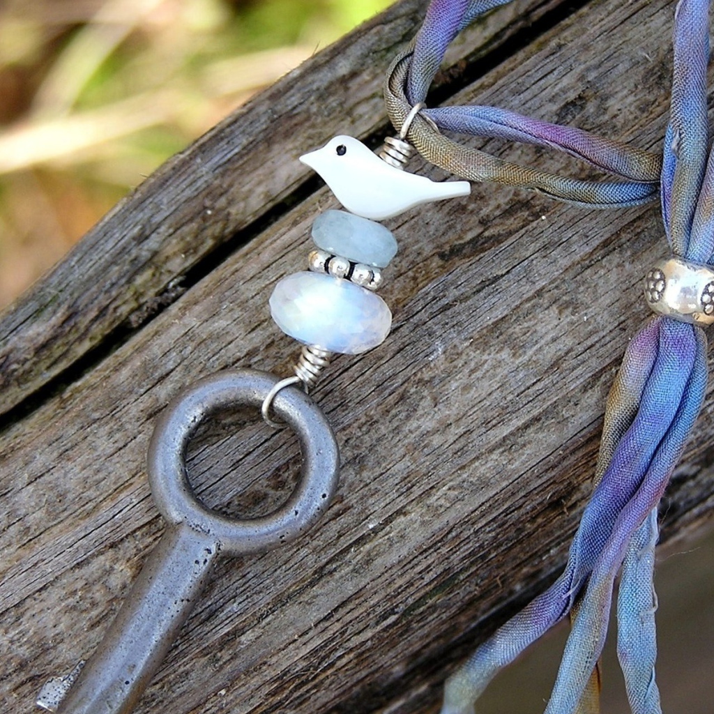 Брелок на ключе