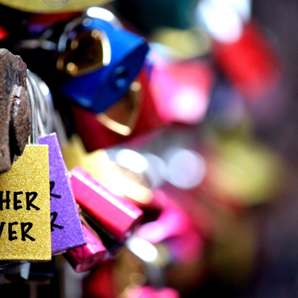 Разноцветные замочки