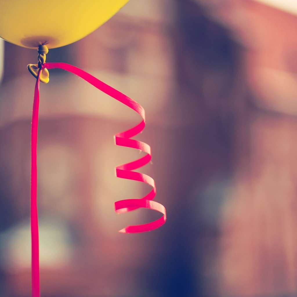 Ленточка на шарике