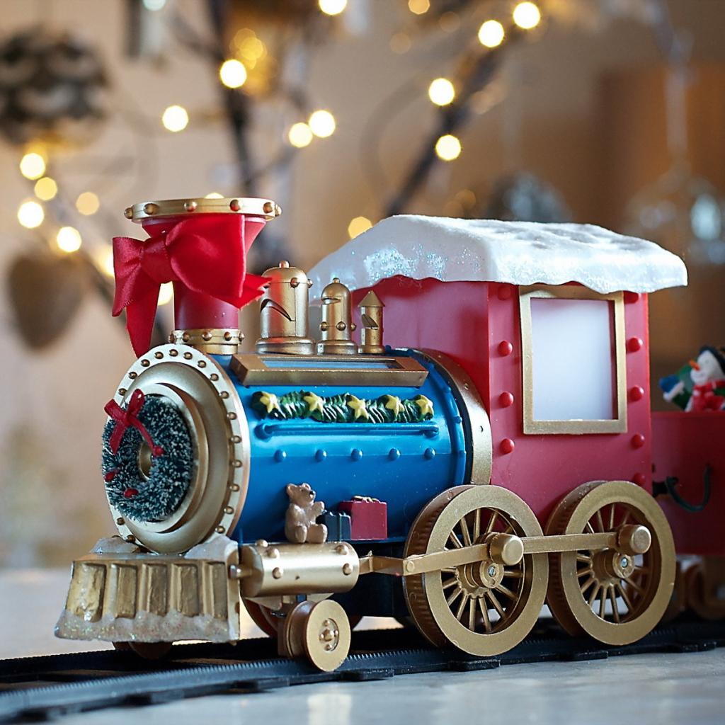 Игрушечный паровозик