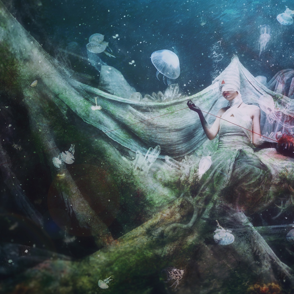 Девушка под водой