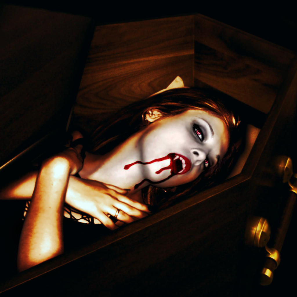Девушка вампир в гробу