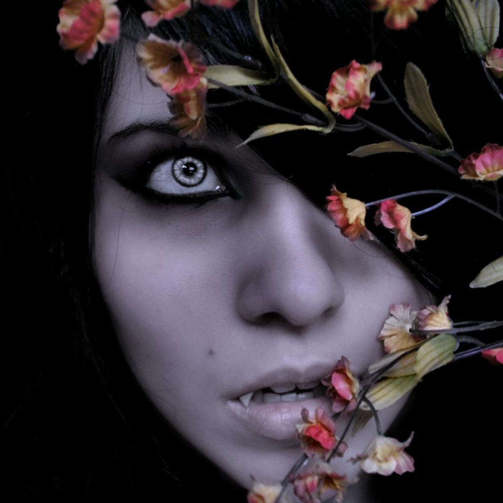 Вампир девушка в цветах