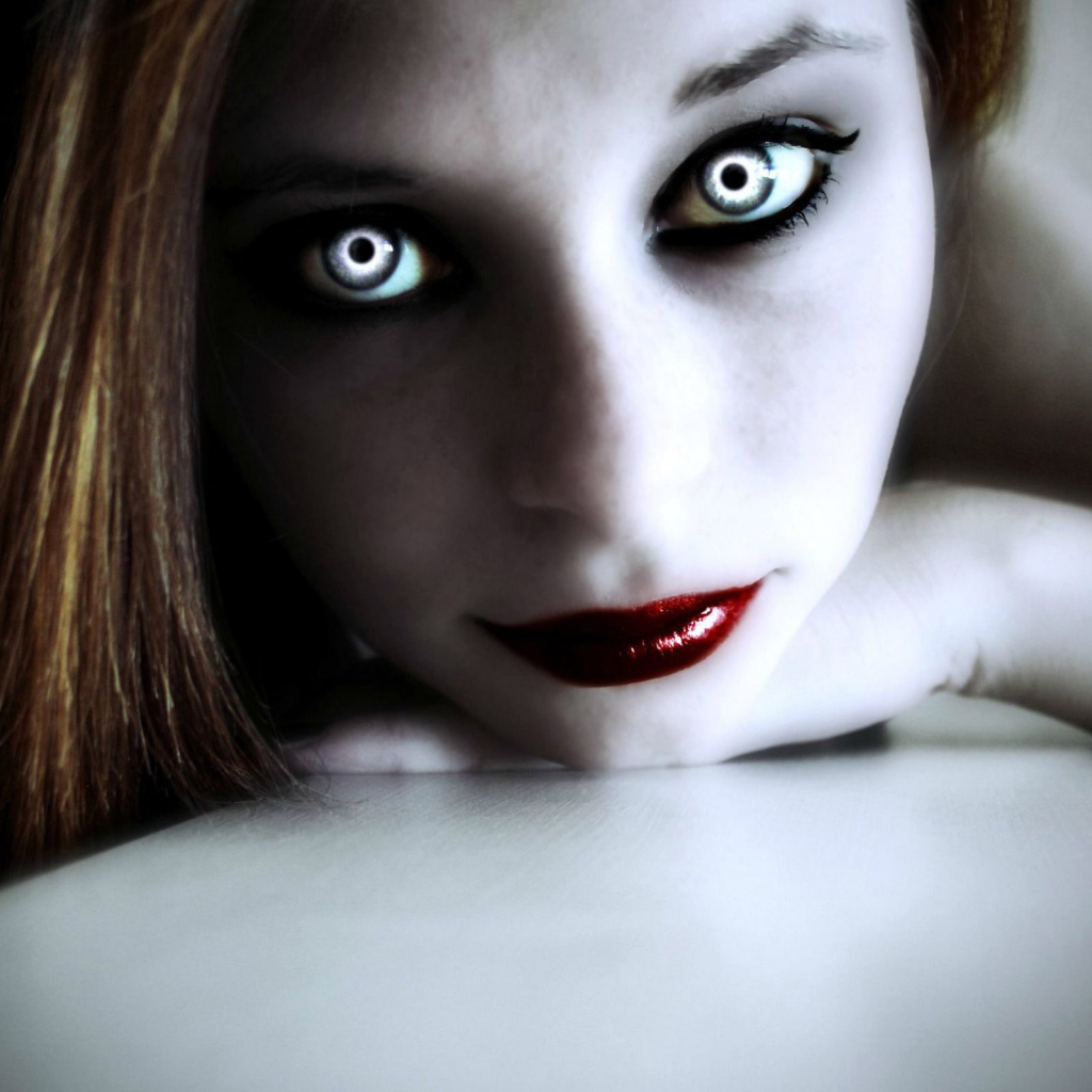 Вампир девушка ждет