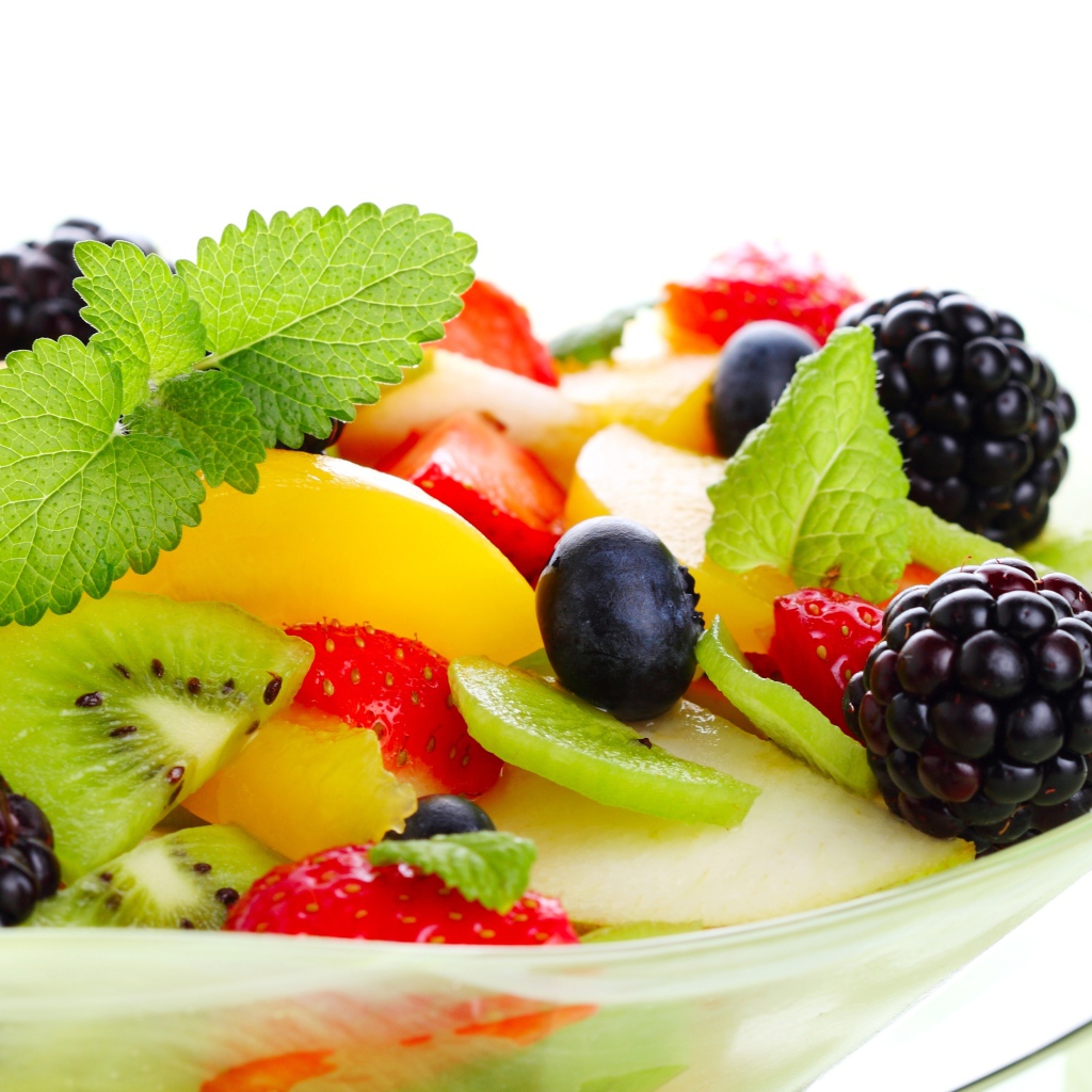 Фруктово ягодный салат