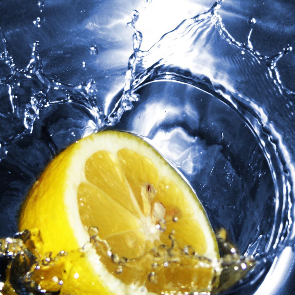 Лимон и вода