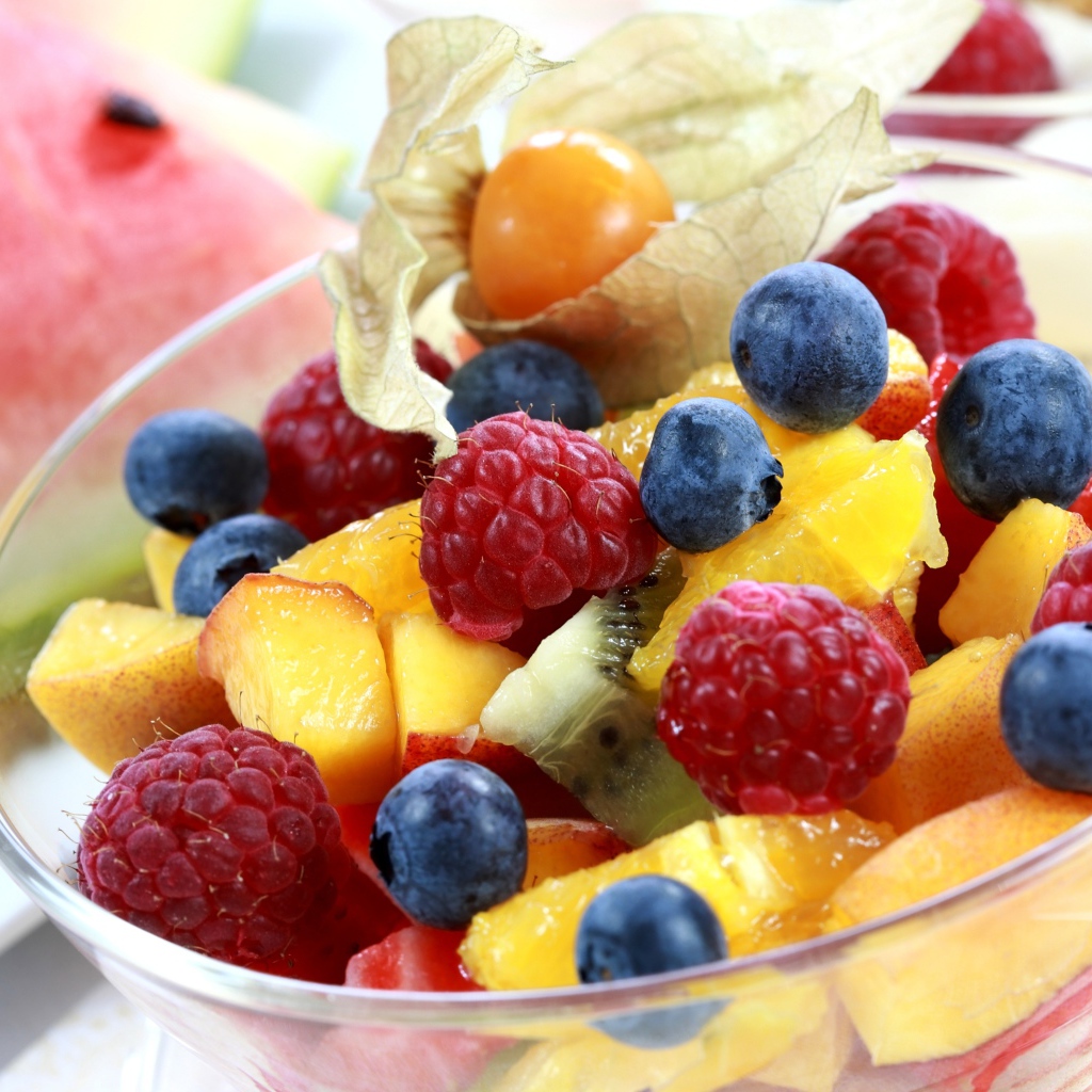 	   Salad of berries and fruits