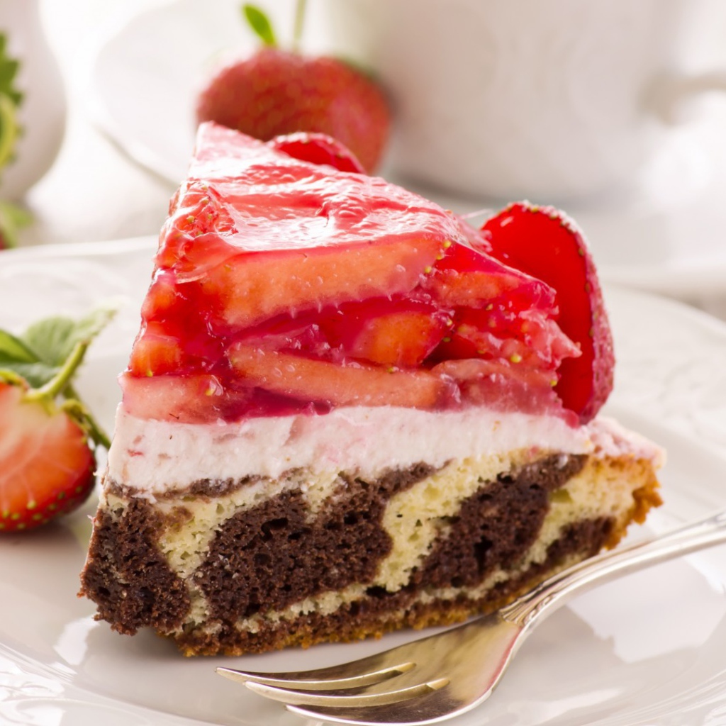 Торт с клубникой