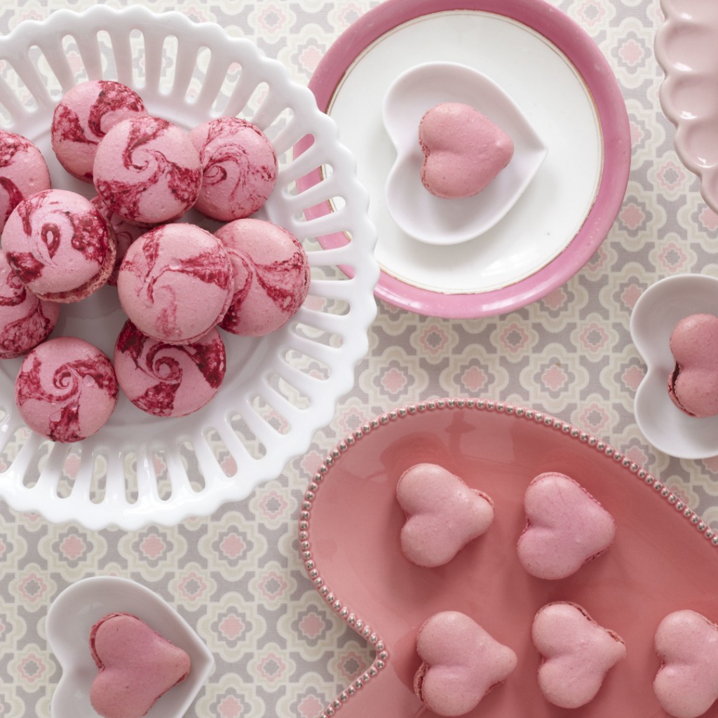 Печенье в розовой глазури