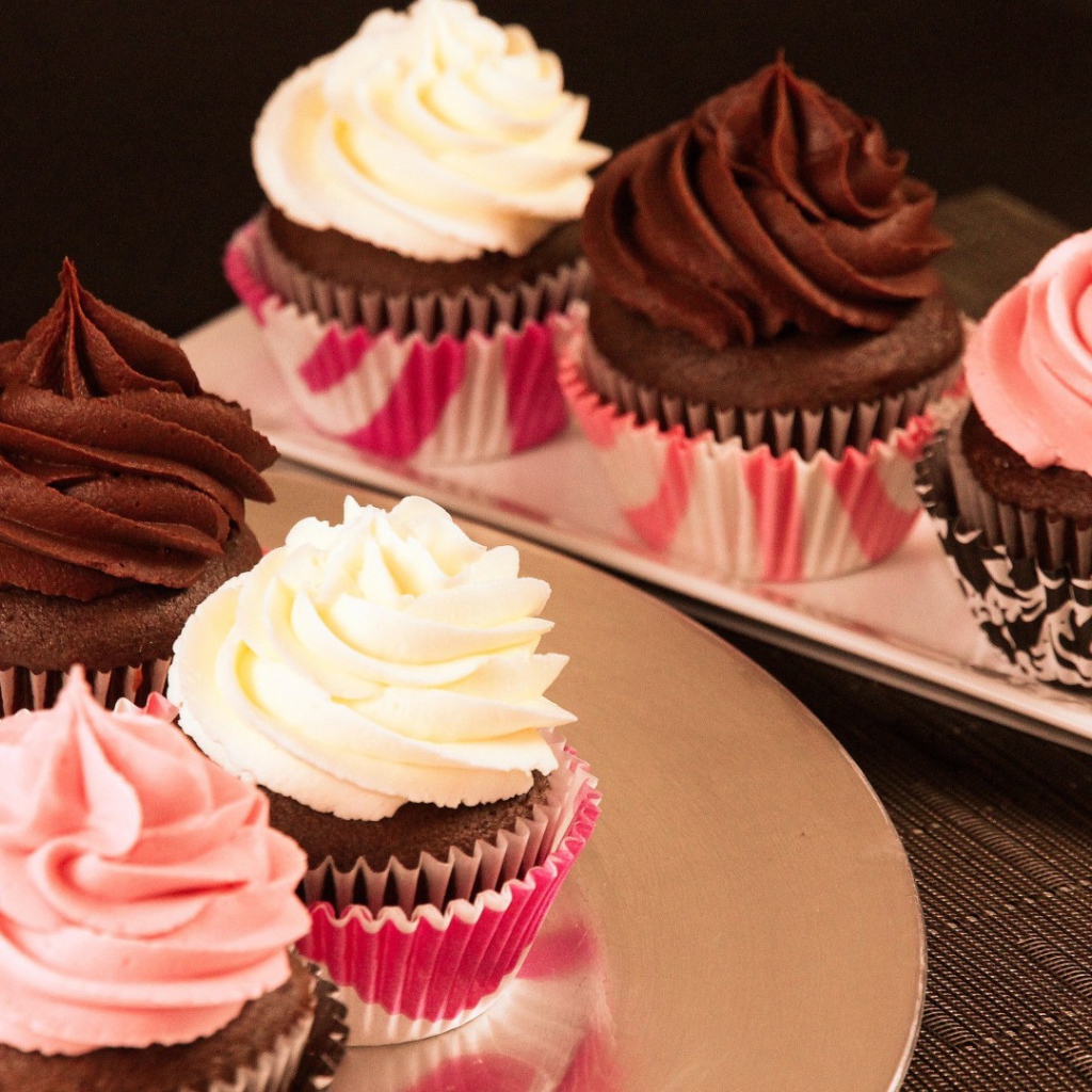 Cupcakes with cream
