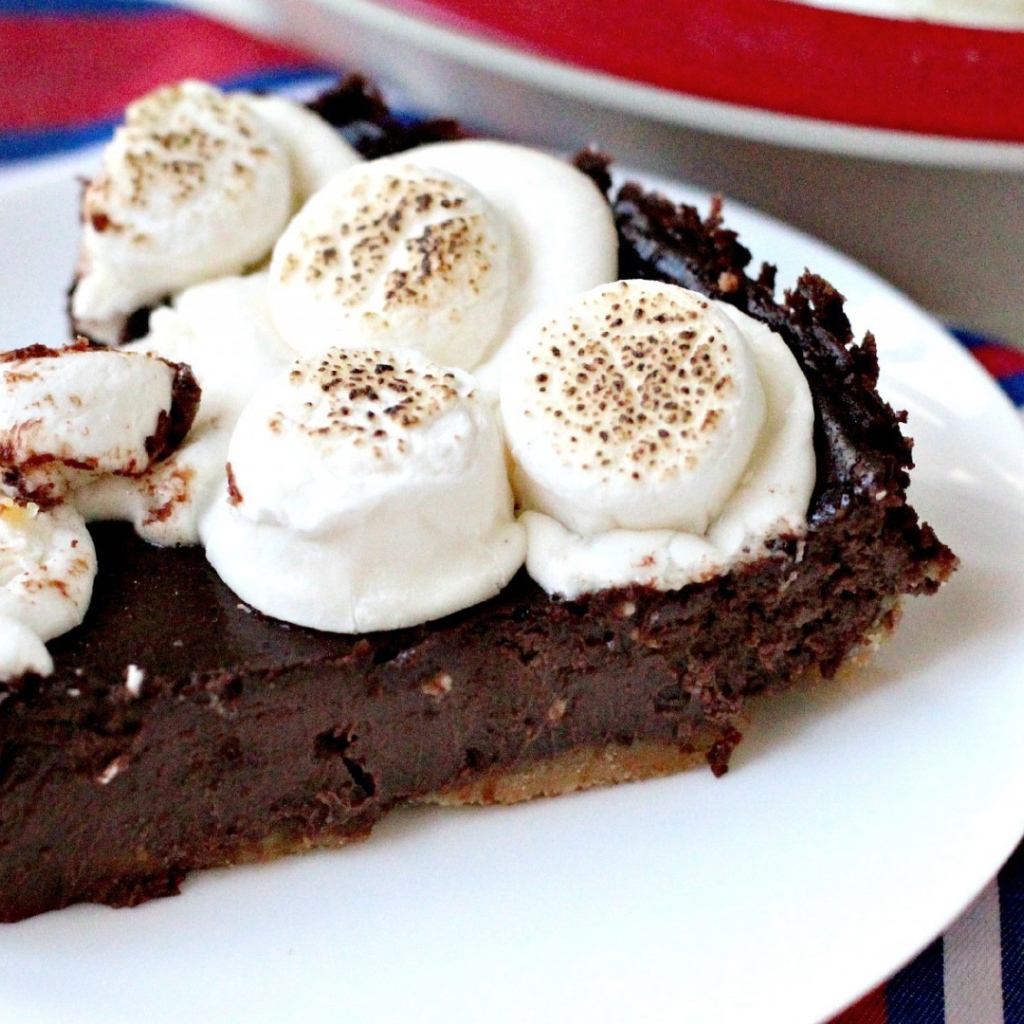 Шоколадный торт с кремом