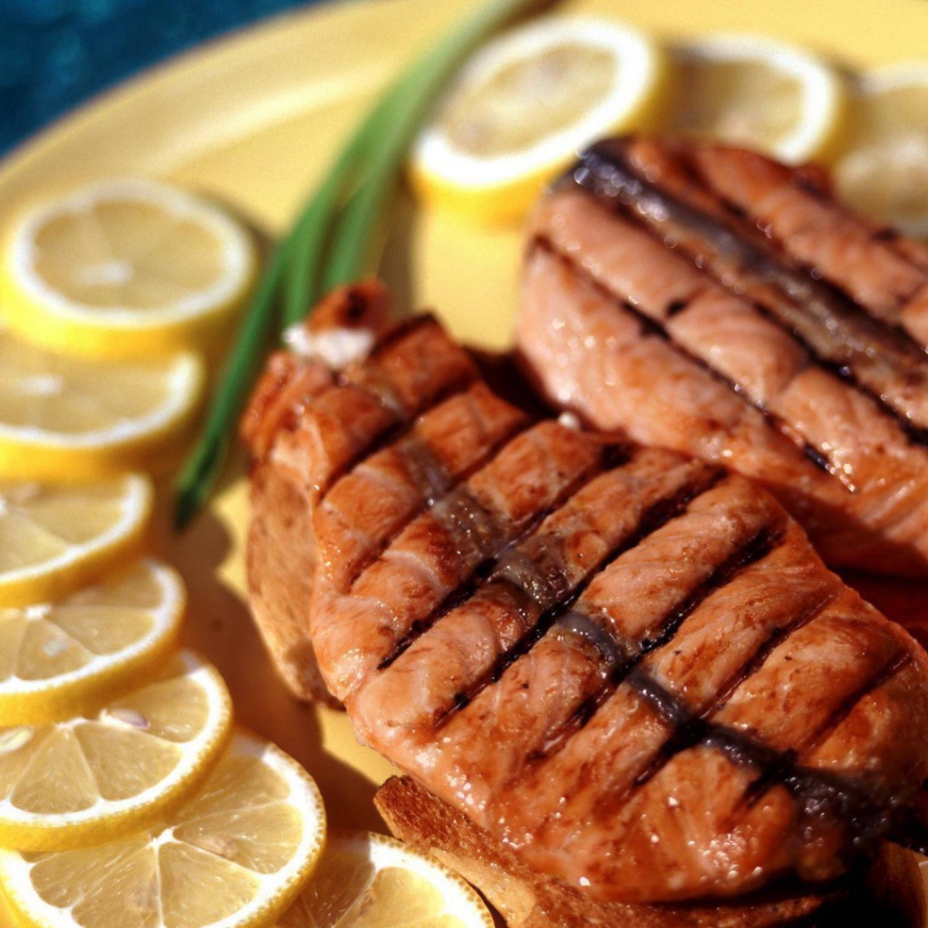 Сочный стейк с лимоном