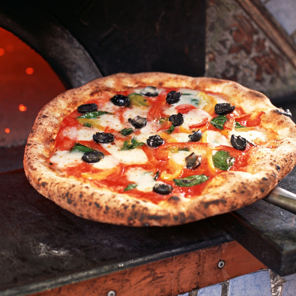 Пицца только что из печки