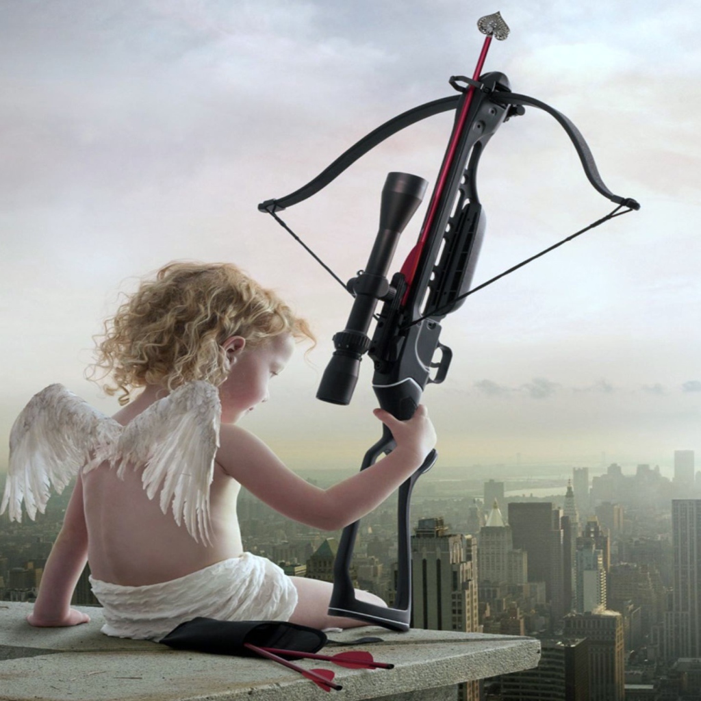 Купидон сидит на крыше