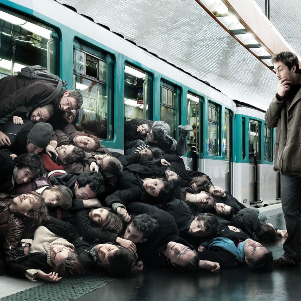 Люди выпали из вагона