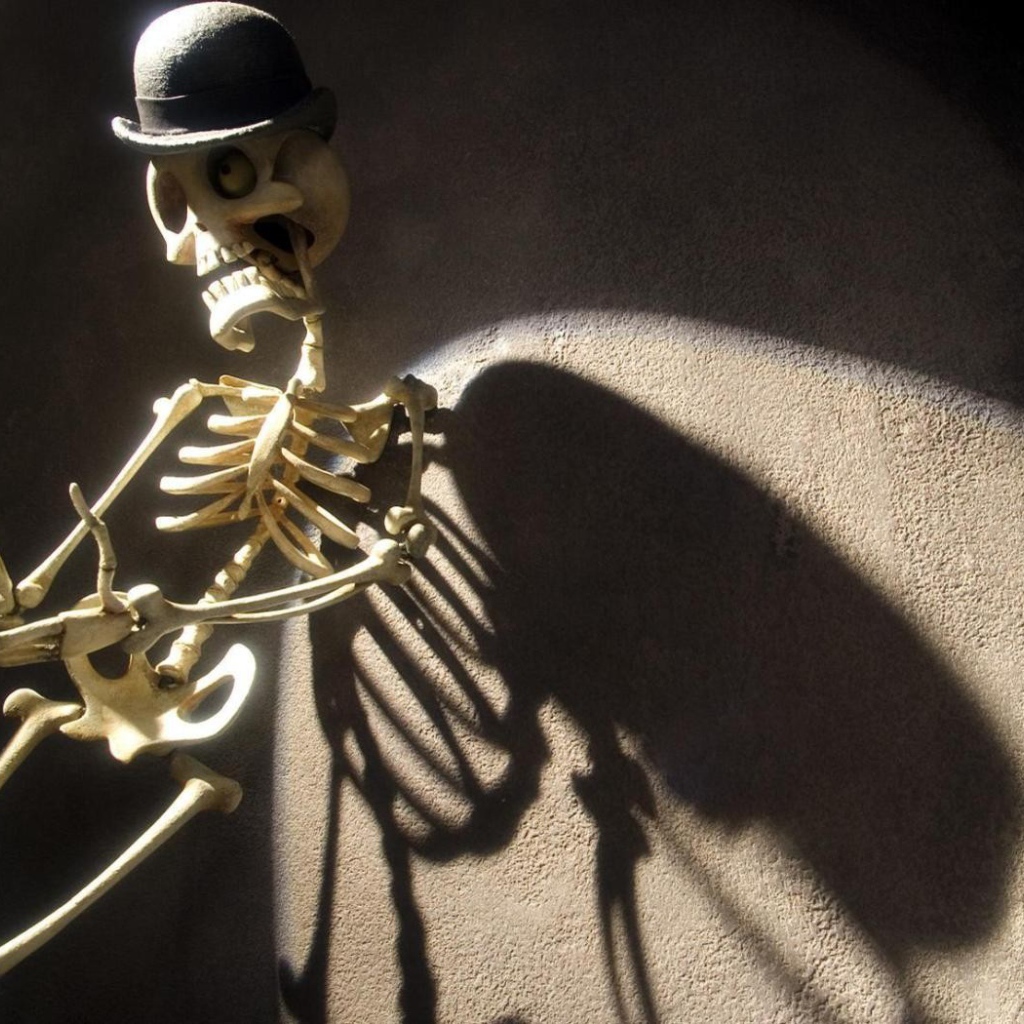 Скелет в шляпе