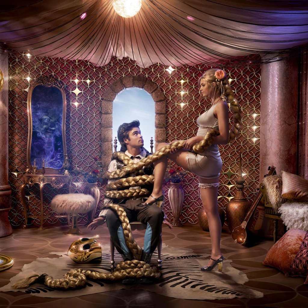 Блондинка с очень длинными волосами