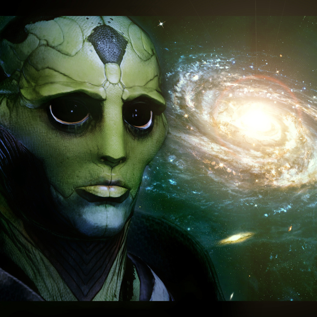 Инопланетянин на фоне галактики