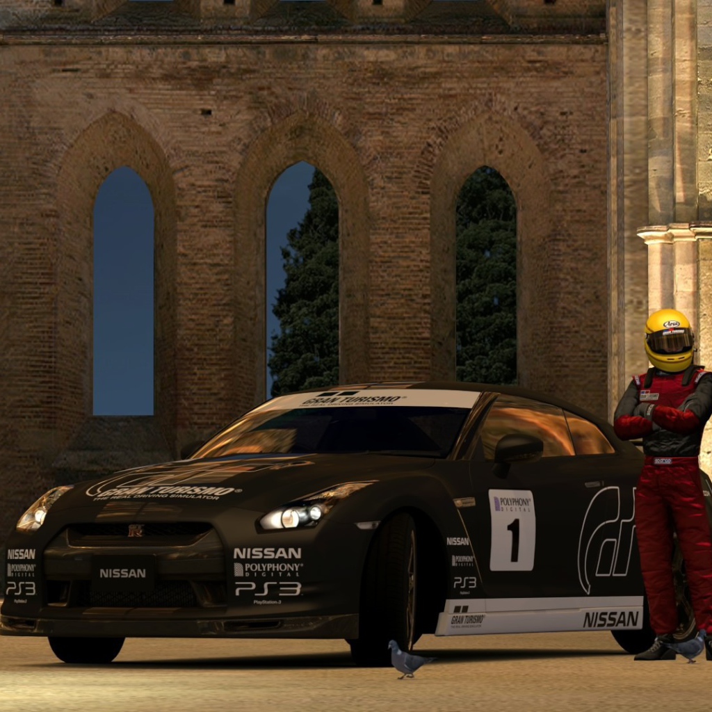 Гонщик у своей машины