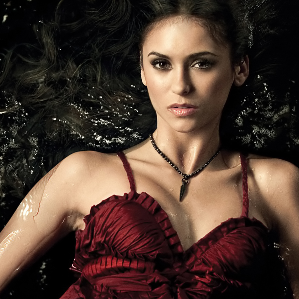  Актриса Нина Добрев