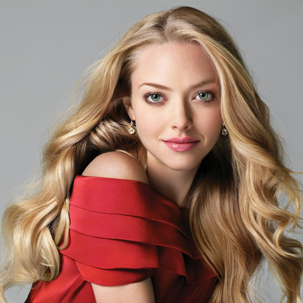 Красивая актриса Аманда Сейфрид