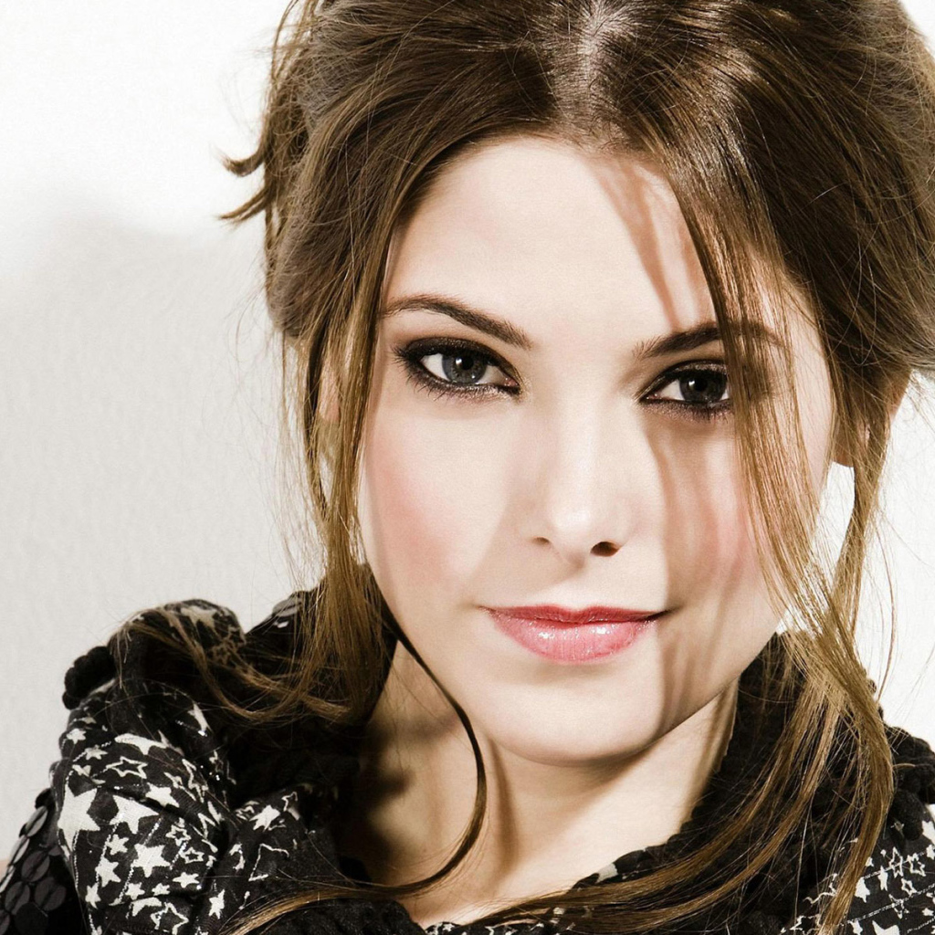 Красивая актриса Эшли Грин