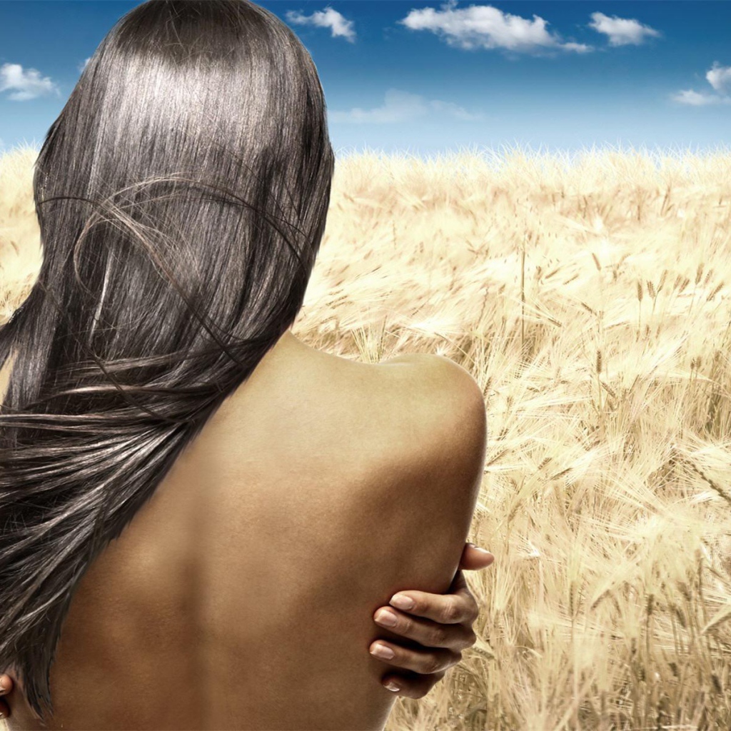 Девушка в ржаном поле