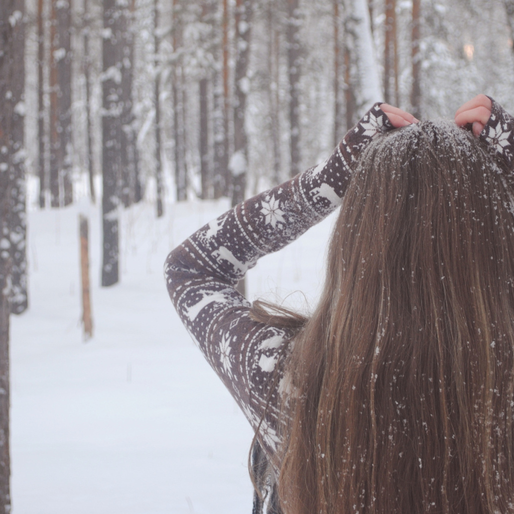Девушка в снежную погоду