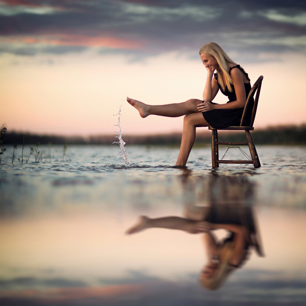 Девушка промочила ноги