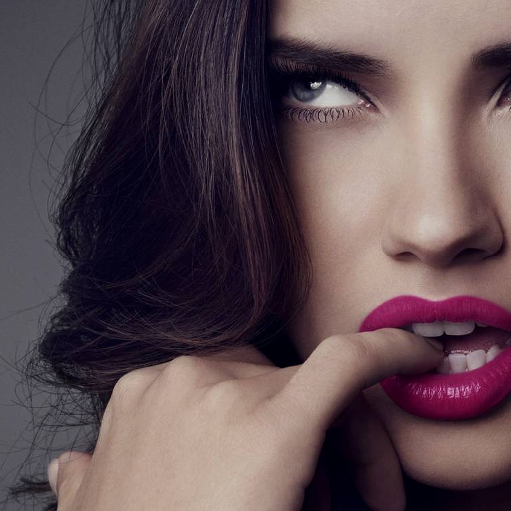 Знаменитая Адриана Лима