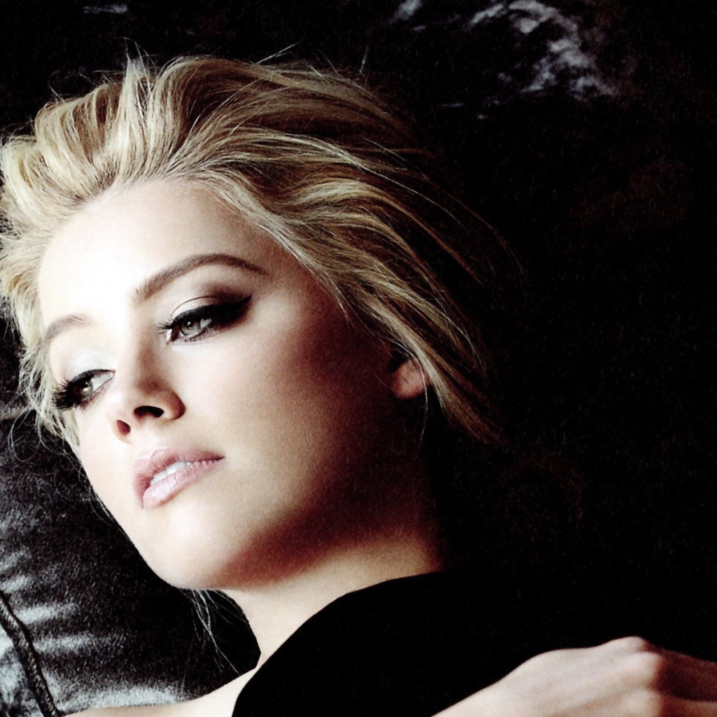 Прекрасная актриса Эмбер Хёрд