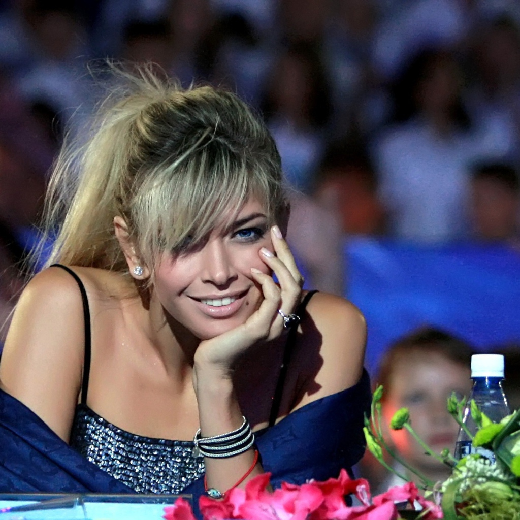 Красивая модель Вера Брежнева