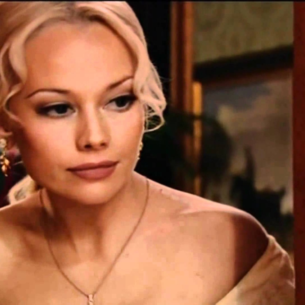 Очаровательная модель Елена Корикова