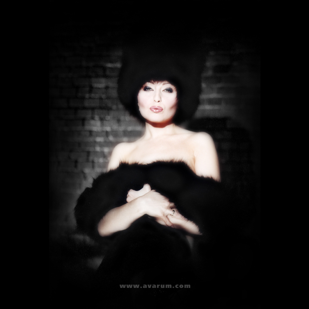 Знаменитая актриса Анжелика Варум