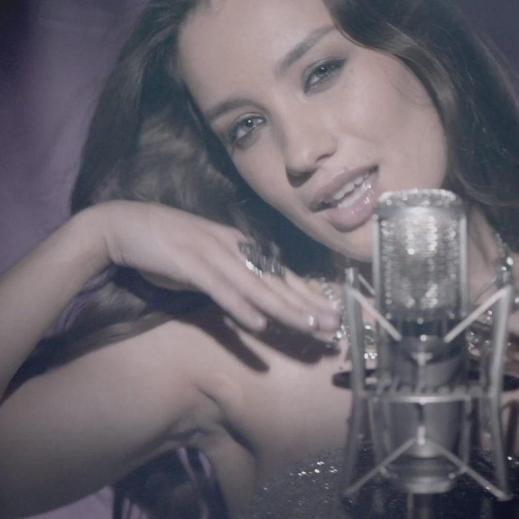 Модель Виктория Дайненко