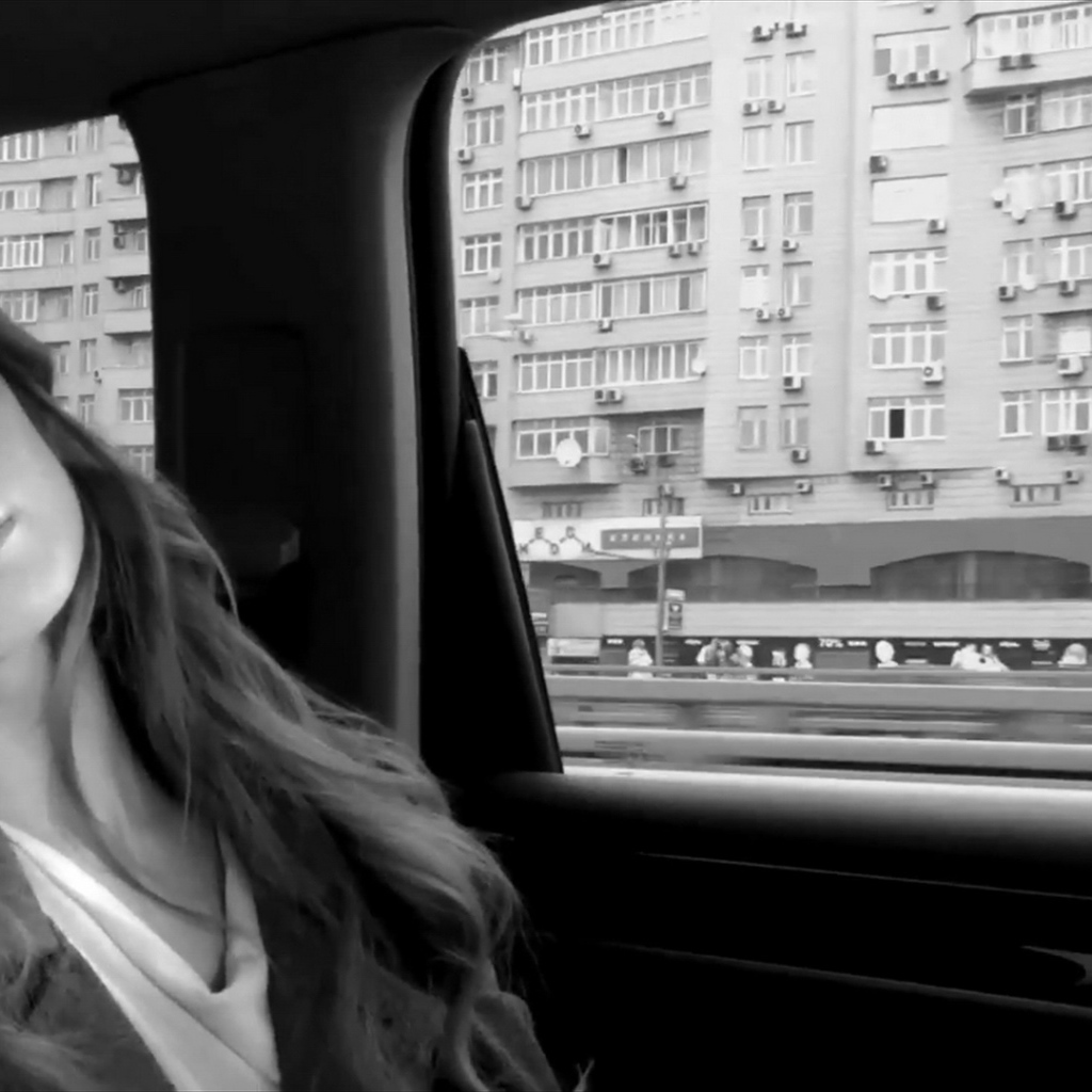 Красивая Юлия Савичева