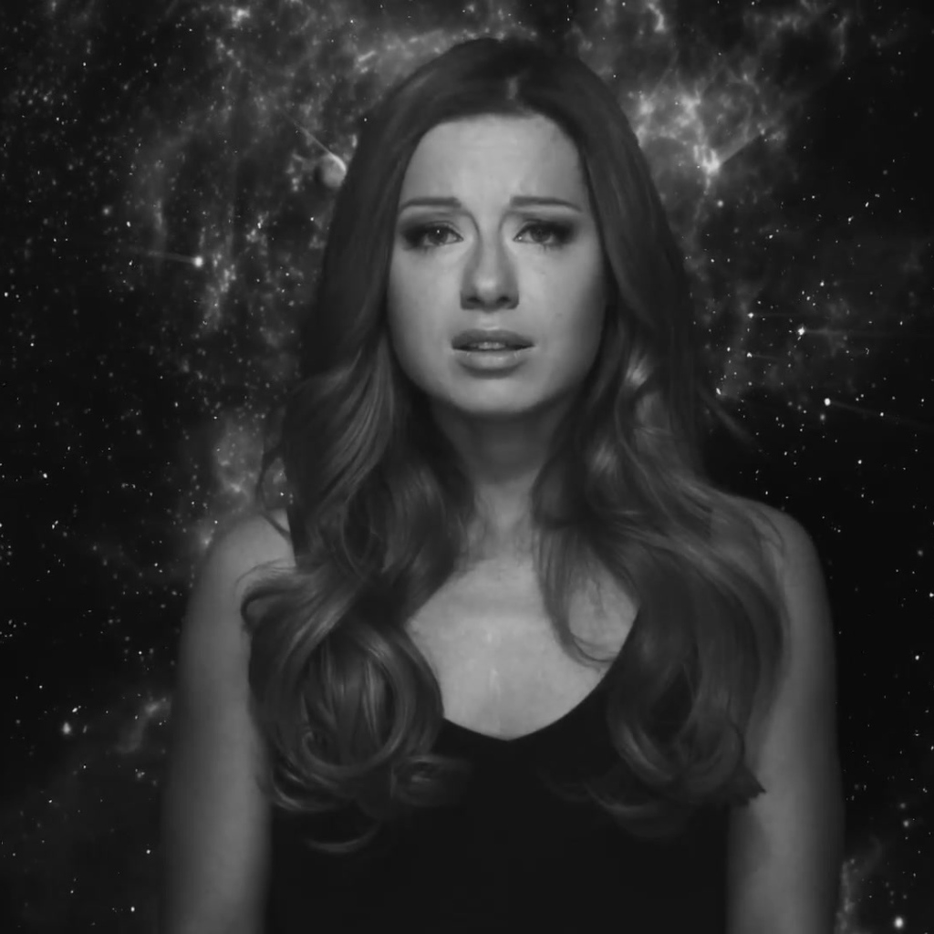 Красивая актриса Юлия Савичева