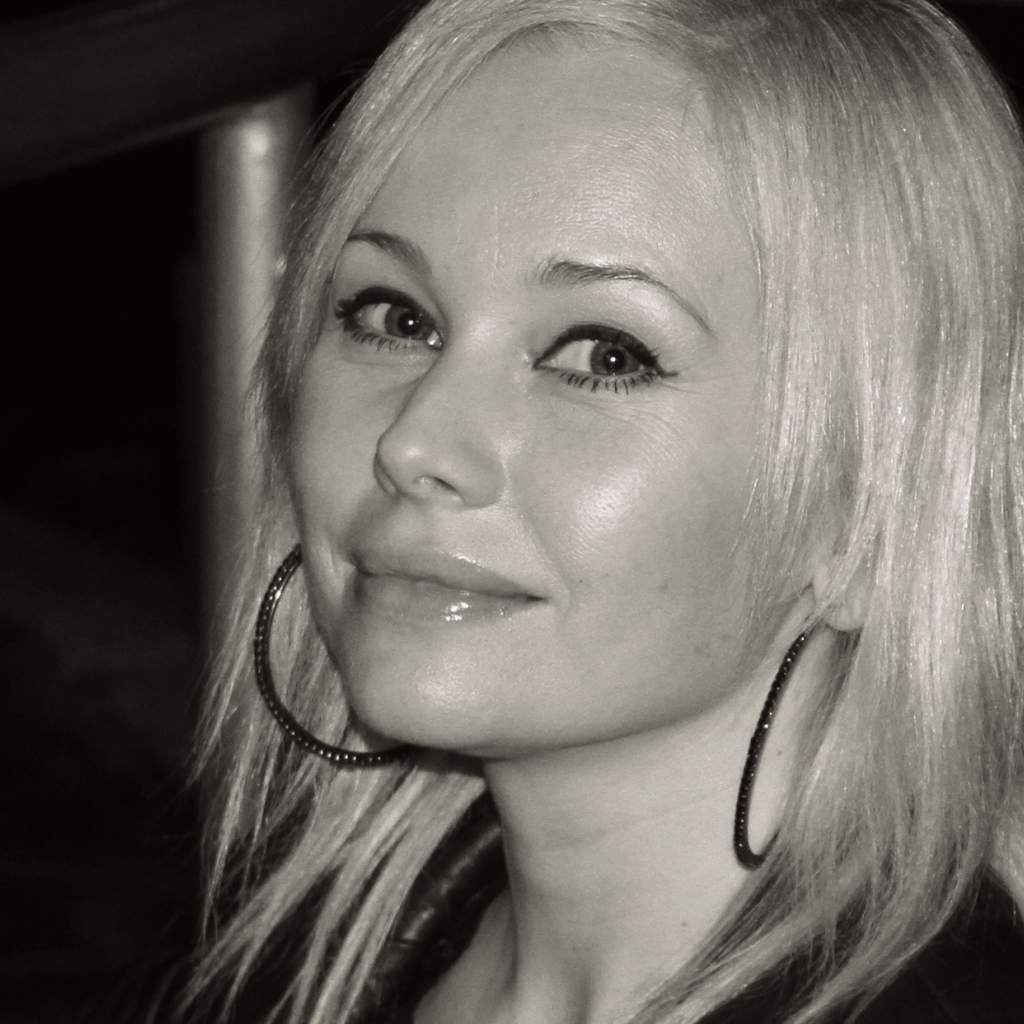 Знаменитая актриса Елена Корикова