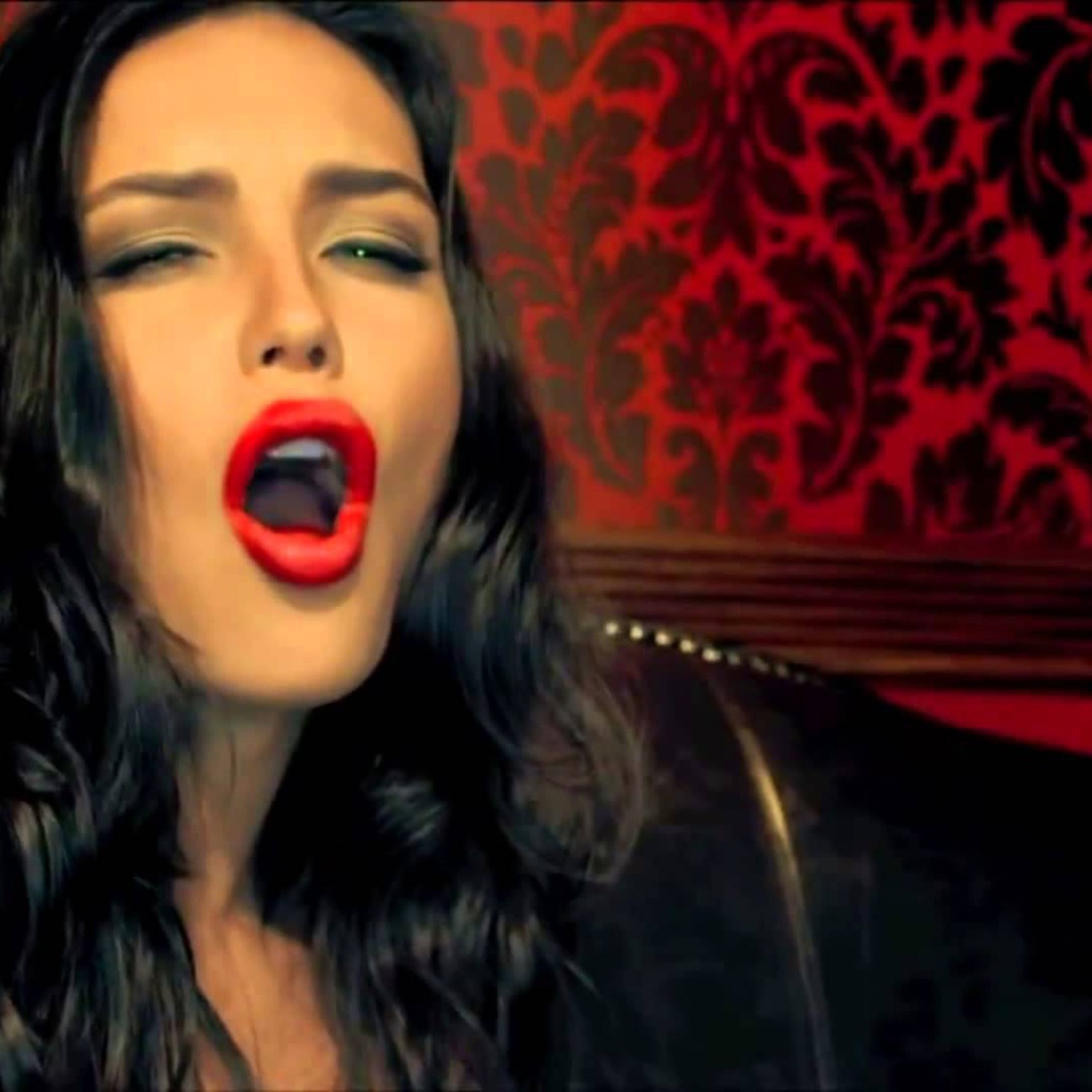 Красивая Елена Темникова