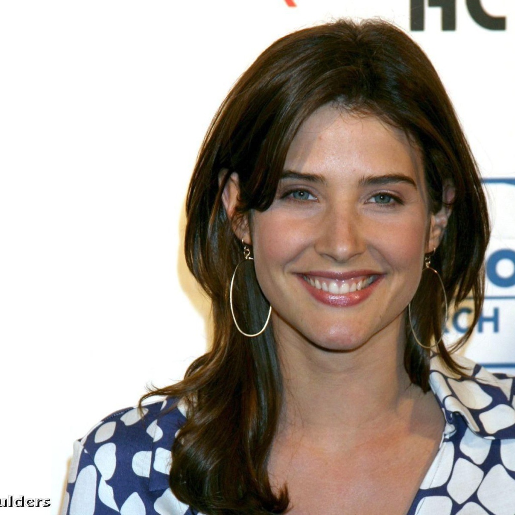 Популярная актриса Коби Смолдерс