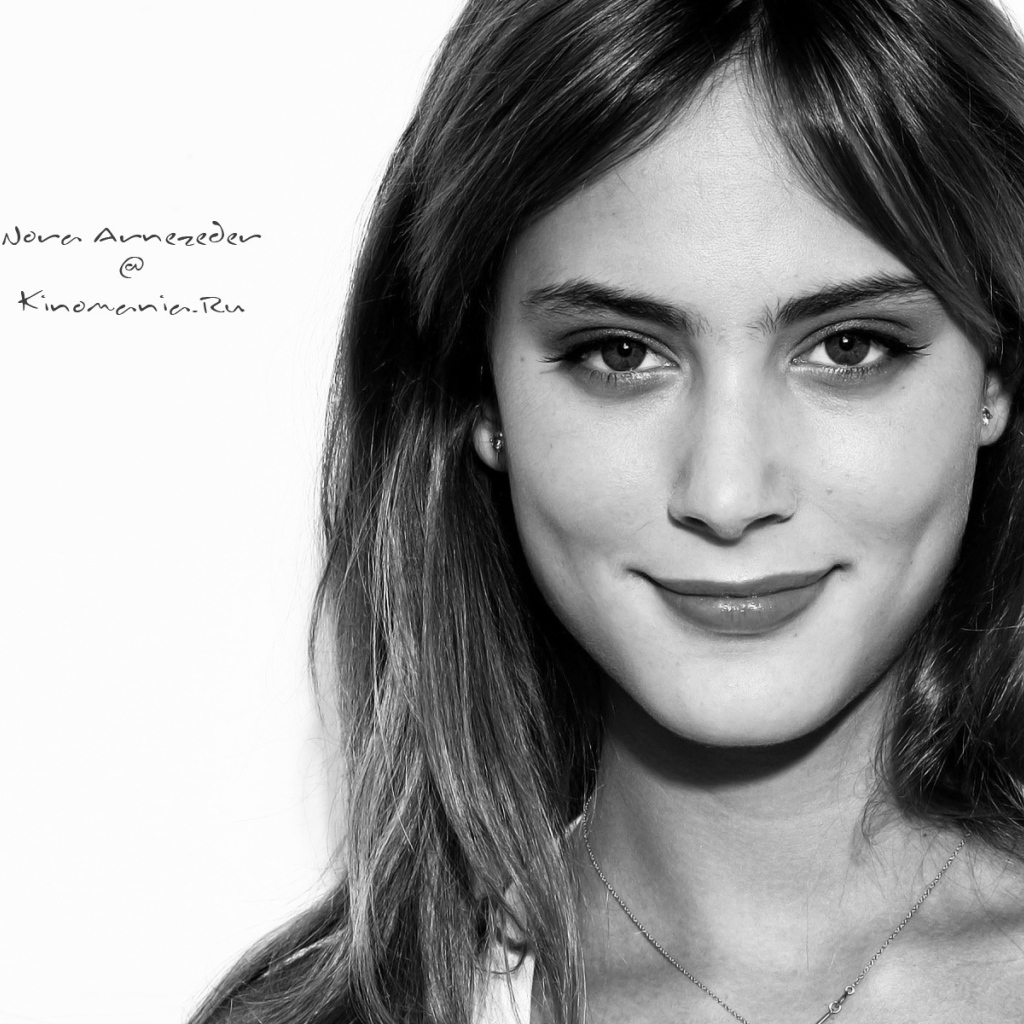 Красивая актриса Нора Арнезедер