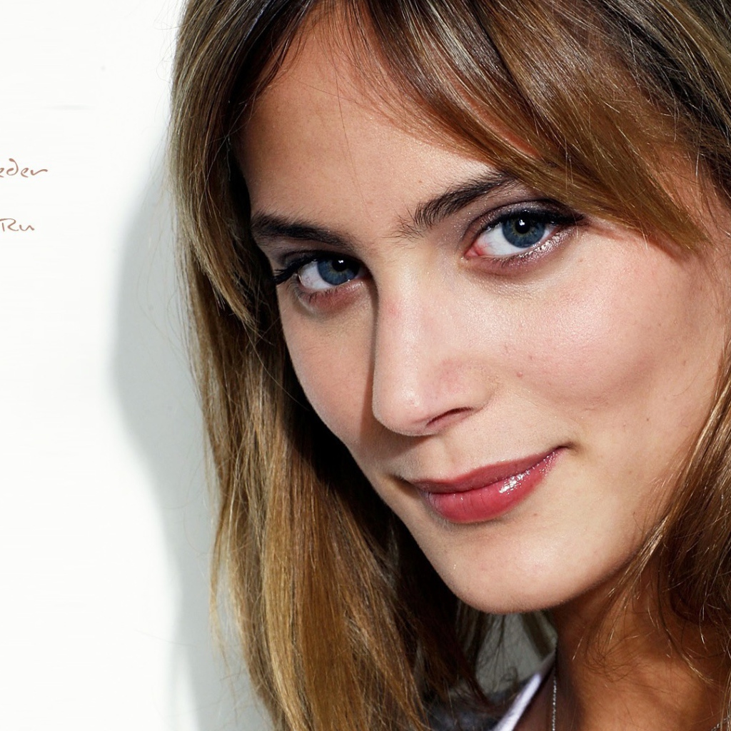 Известная модель Нора Арнезедер