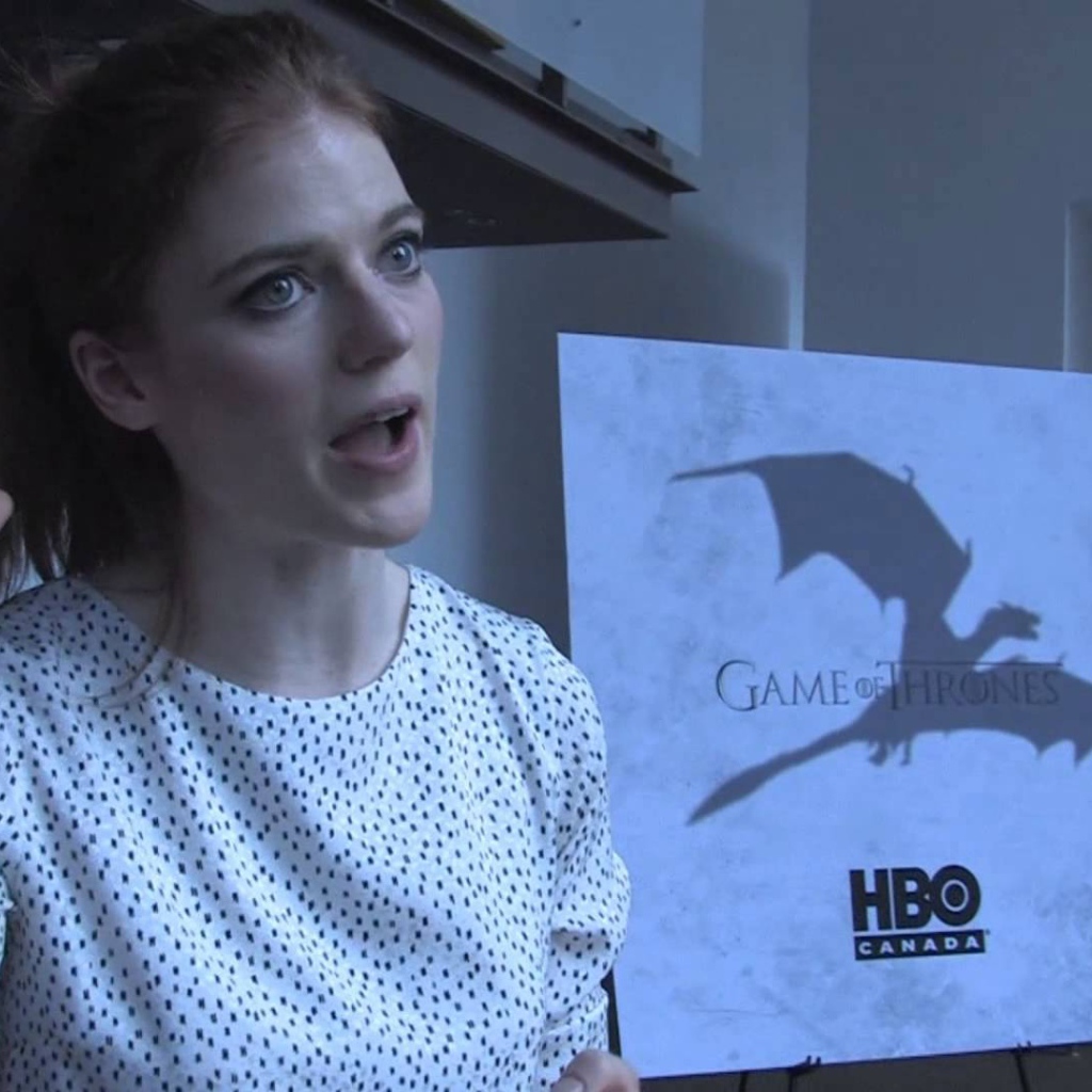 Очаровательная Роуз Лесли