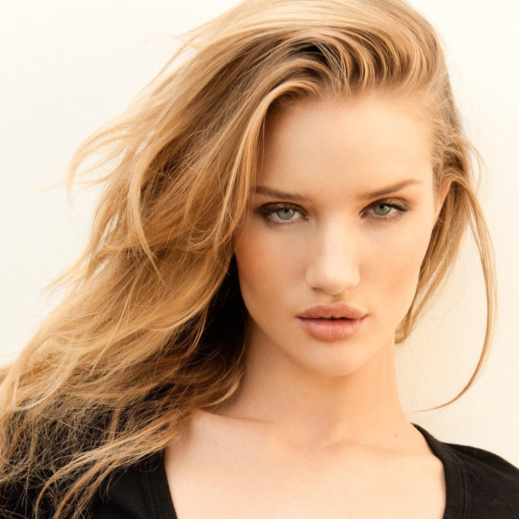 Прекрасная актриса Роузи Хантингтон-Уайтли